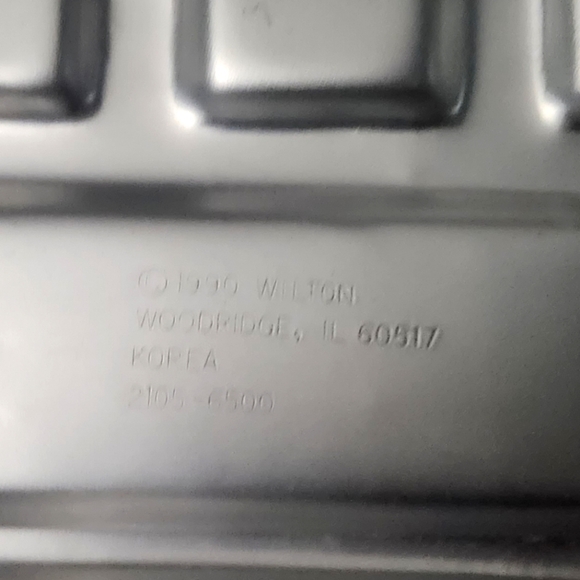 Wilton Train Cake Pan 1995 Vintage - Picture 2 of 3